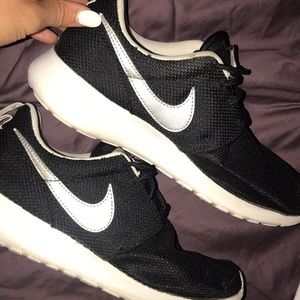 Nike Roshe Tennis Shoes